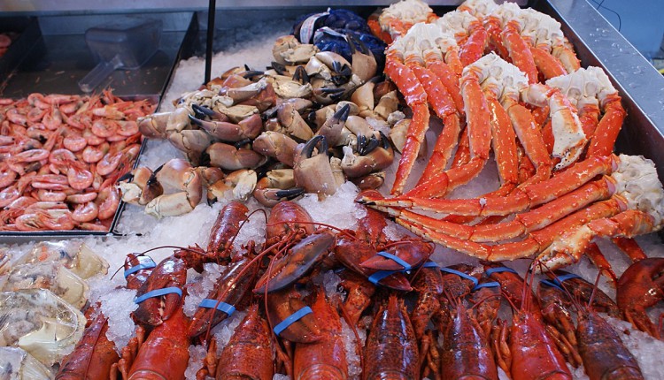 Auslagen auf dem Fischmarkt Bergen