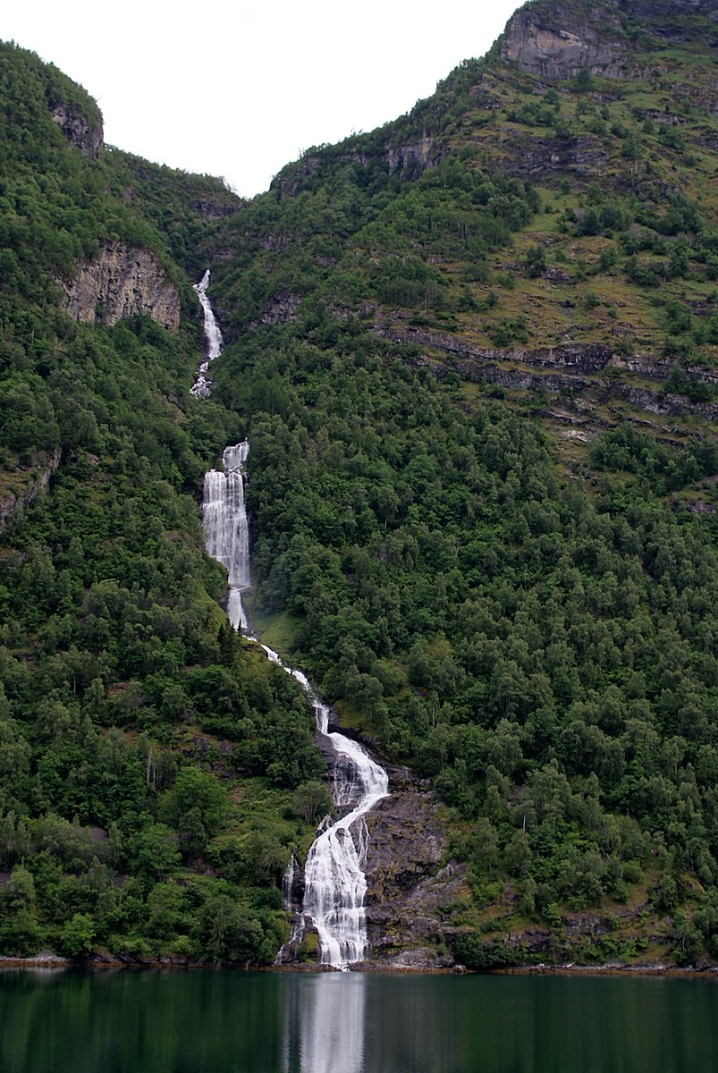 Wasserfall im Gerangerfjord