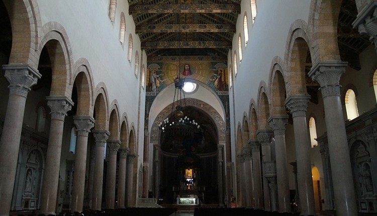 Messina auf eigene Faust - Innenbereich der Kathedrale
