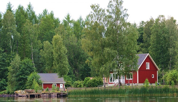 Ferienhaus in Alleinlage direkt am See