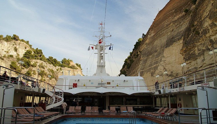 an Deck der Silver Wind während der Fahrt durch den Kanal