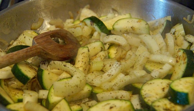 Mediterrane Zucchini Fenchel Gemüsepfanne