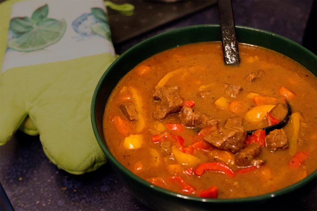 Ungarisches Gulasch mit Paprika