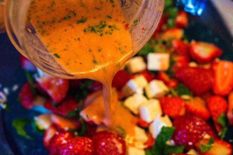 Erdbeersalat mit Feta und Minze | SilverTravellers