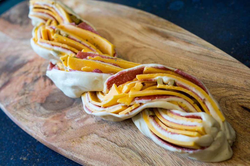 Pizza Babka - herzhaftes Pizzabrot für einen Grillabend