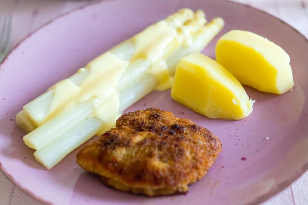 Schnitzel mit Spargel