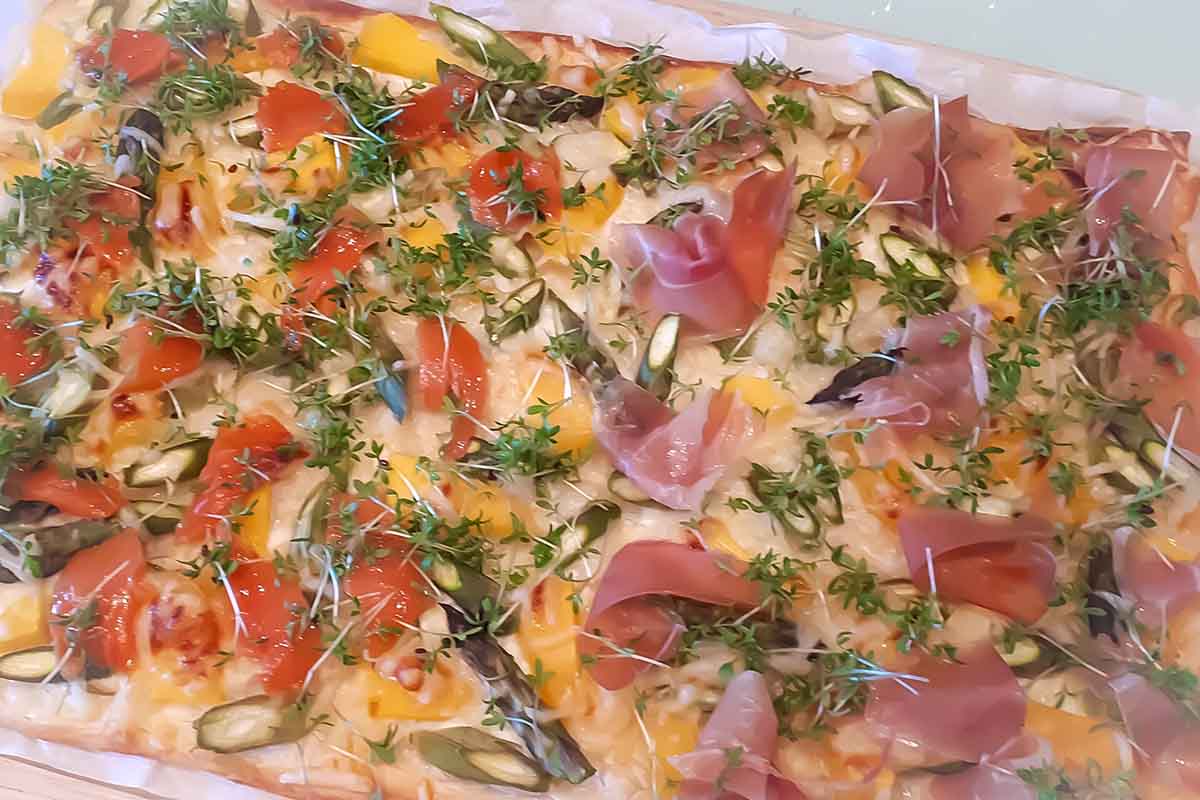 Flammkuchen mit Lachs