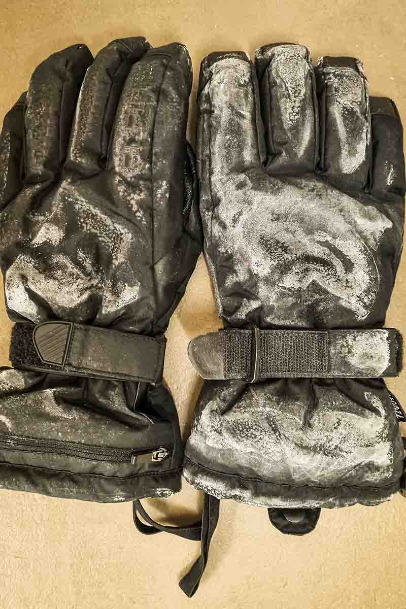 Antarktis Kreuzfahrt Handschuhe Salzkruste