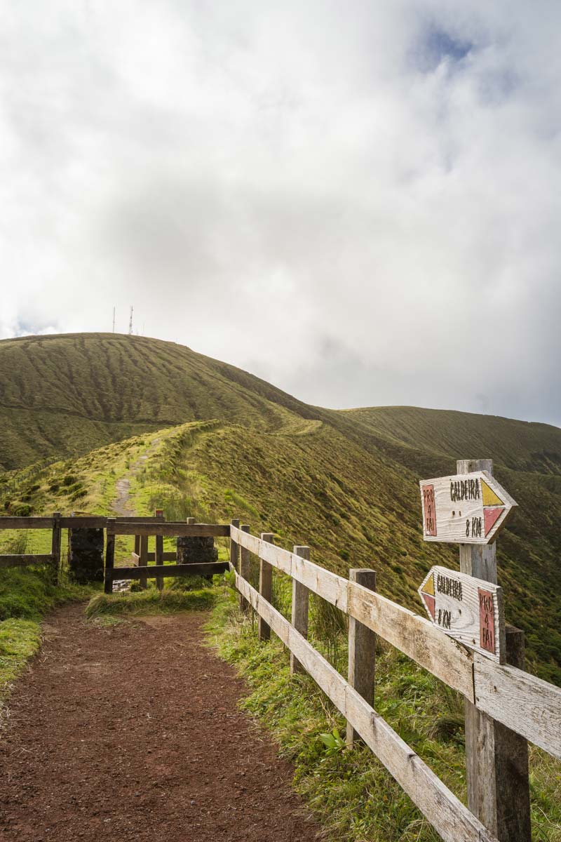 Wanderweg auf der Caldeira do Faial
