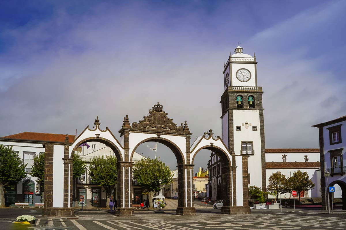 Azoren Kreuzfahrt - das historische Stadttor von Ponta Delgada, Portas da Cidade