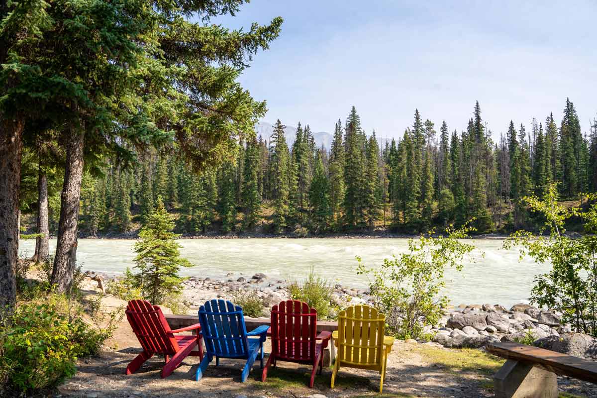 Adirondack Chairs am Athabasca River