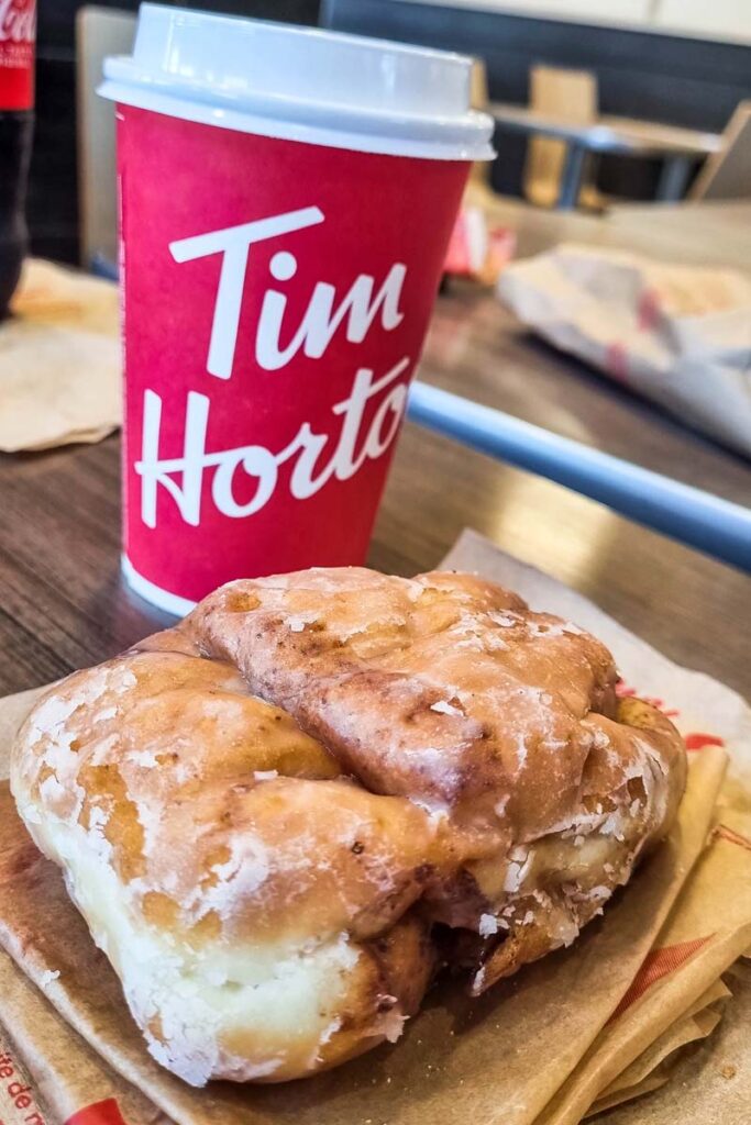Amerikanisches Frühstück in Kanada bei Tim Hortons